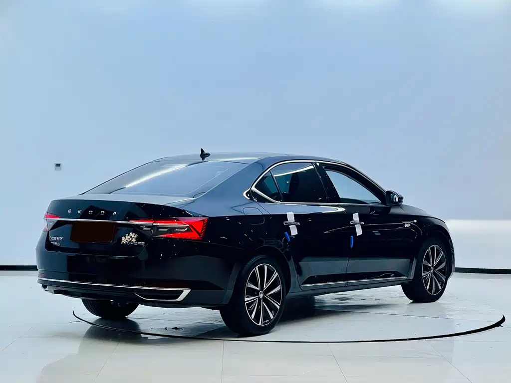 Skoda Superb — фото 6
