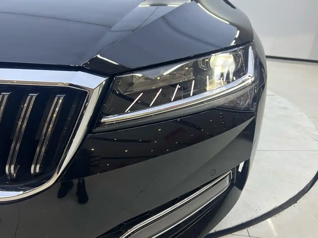 Skoda Superb — фото 7