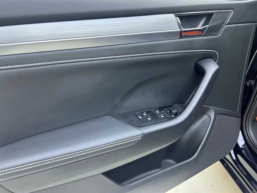 Skoda Superb — фото 10