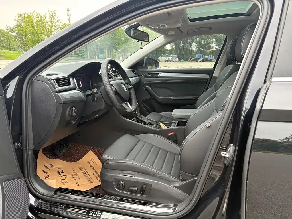 Skoda Superb — фото 9