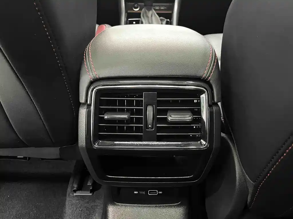 Skoda Karoq — фото 11