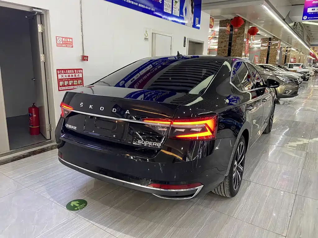 Skoda Superb — фото 4