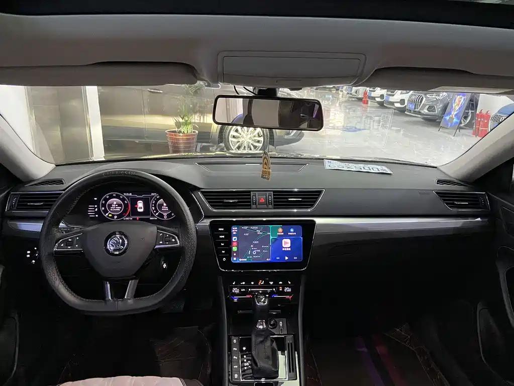 Skoda Superb — фото 9