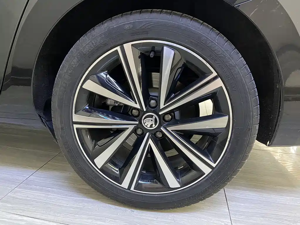 Skoda Superb — фото 10