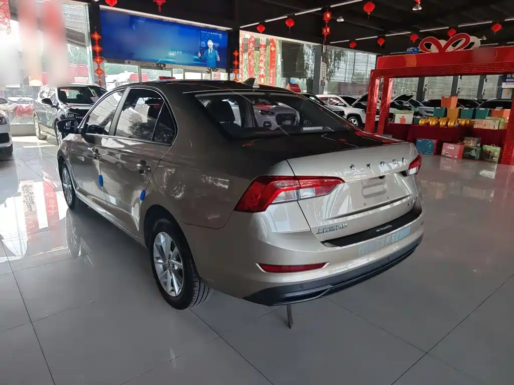 Skoda Rapid — фото 11