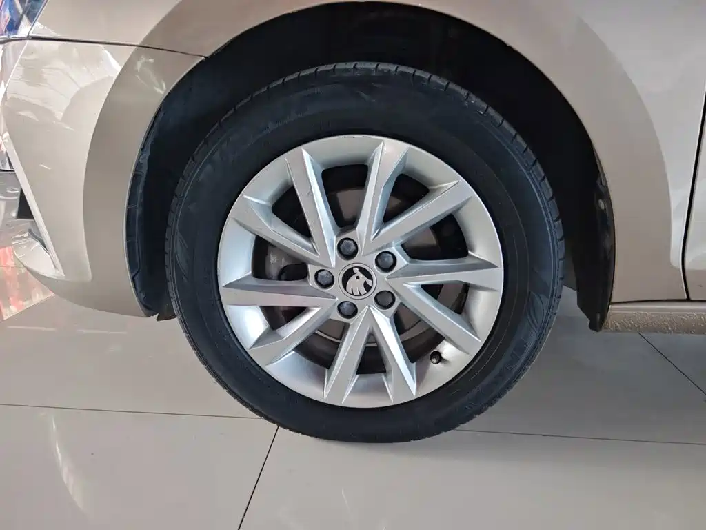 Skoda Rapid — фото 14