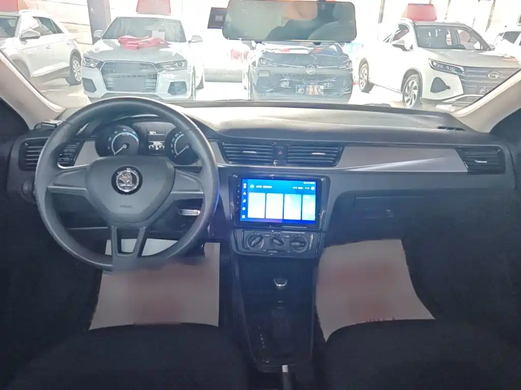 Skoda Rapid — фото 17