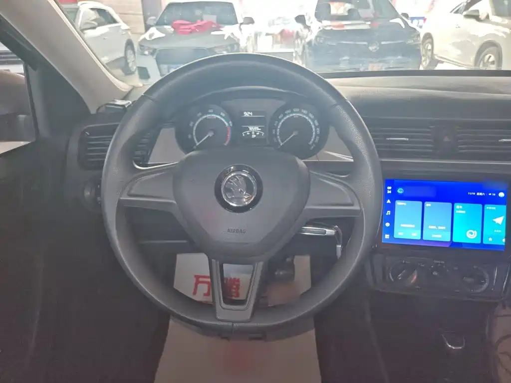 Skoda Rapid — фото 19