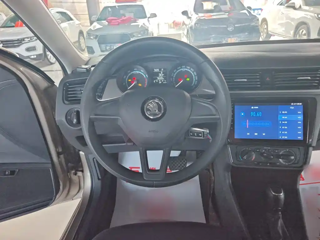 Skoda Rapid — фото 3