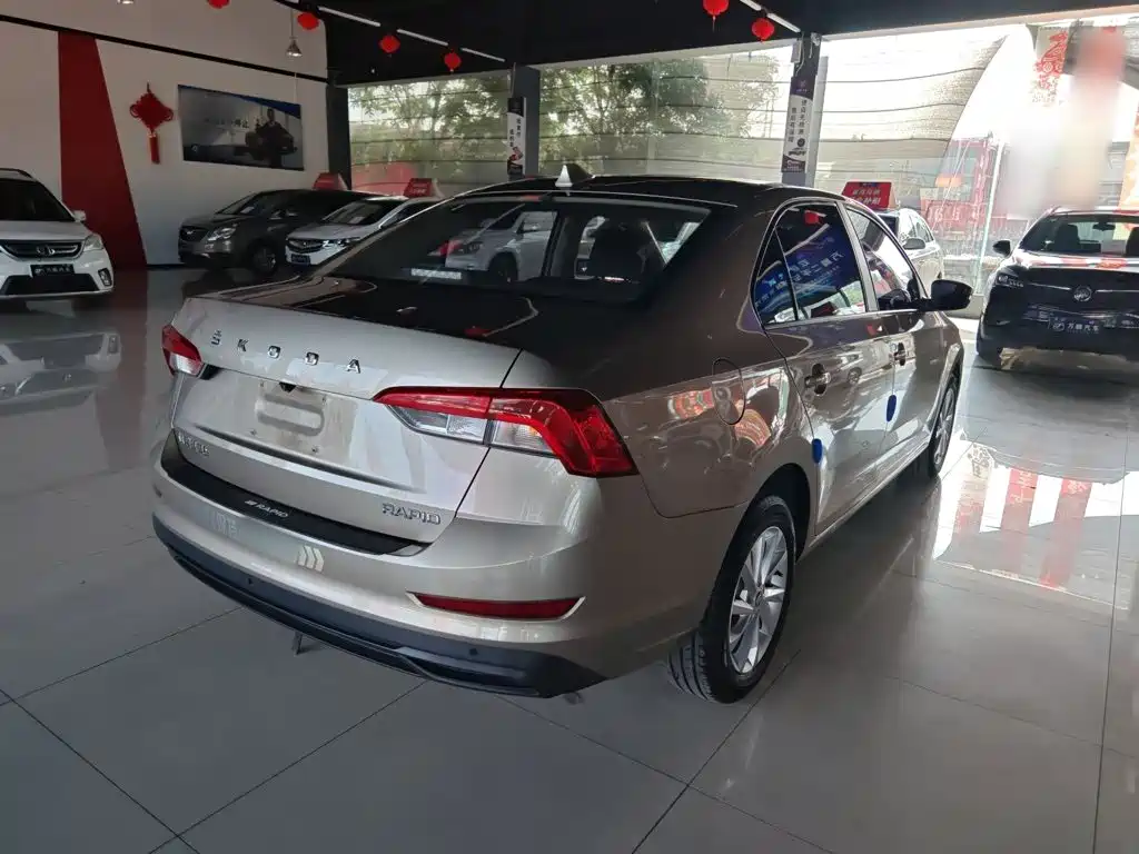 Skoda Rapid — фото 8