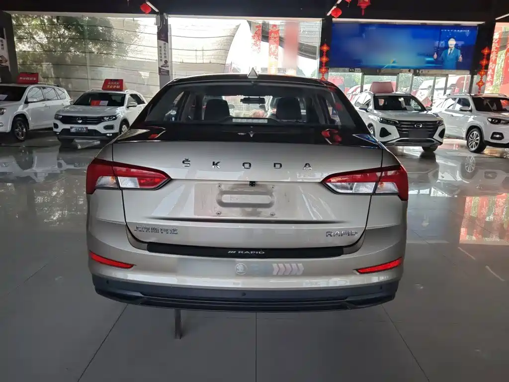 Skoda Rapid — фото 10