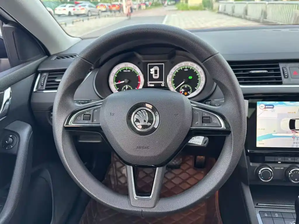 Skoda Octavia — фото 3