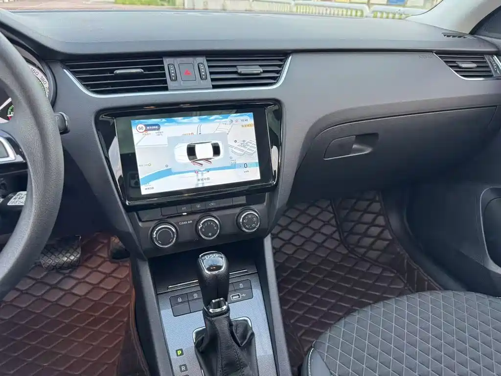 Skoda Octavia — фото 7