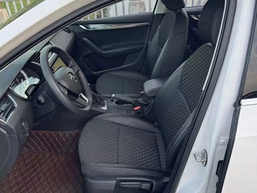 Skoda Octavia — фото 8