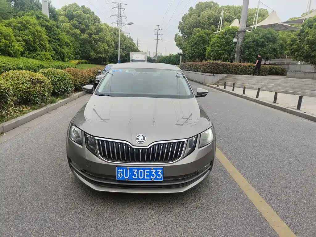 Skoda Octavia — фото 2