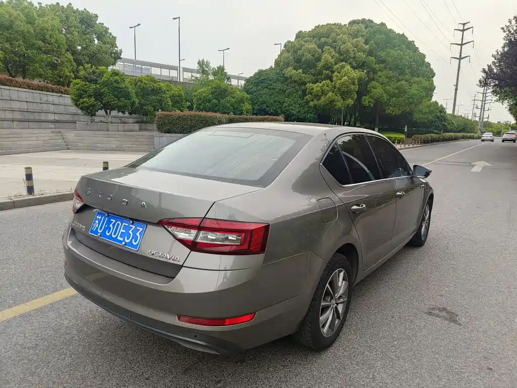 Skoda Octavia — фото 4
