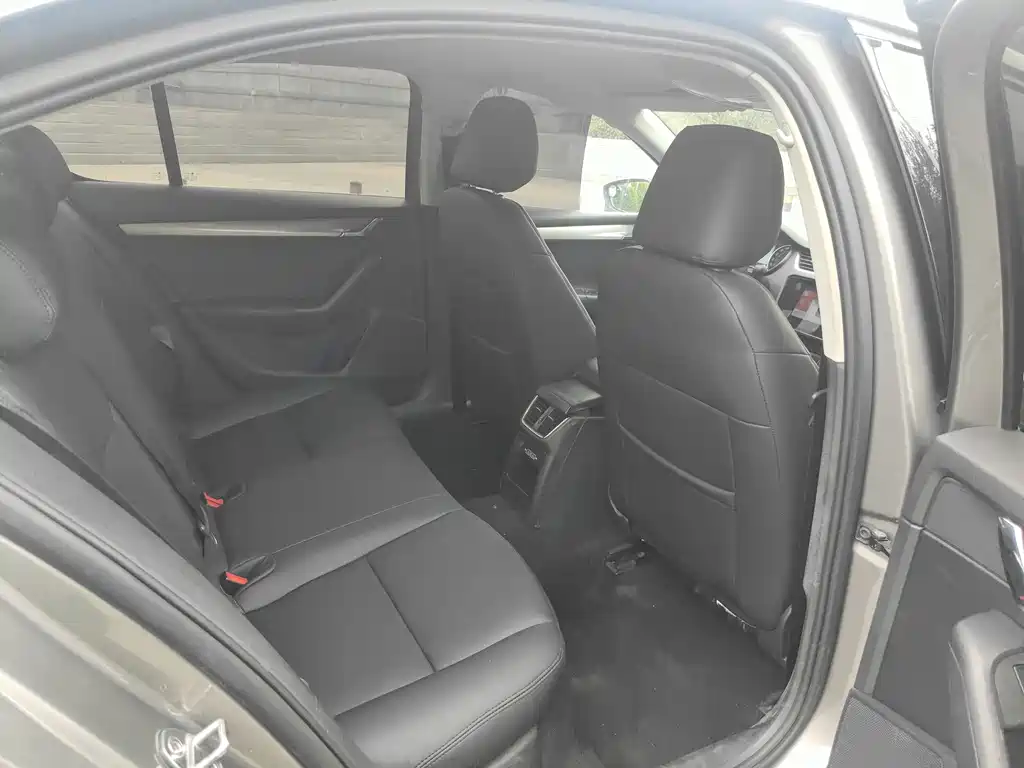 Skoda Octavia — фото 7