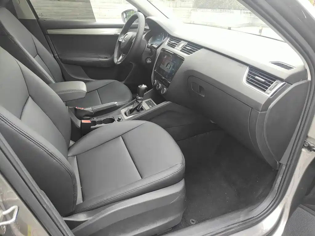 Skoda Octavia — фото 8