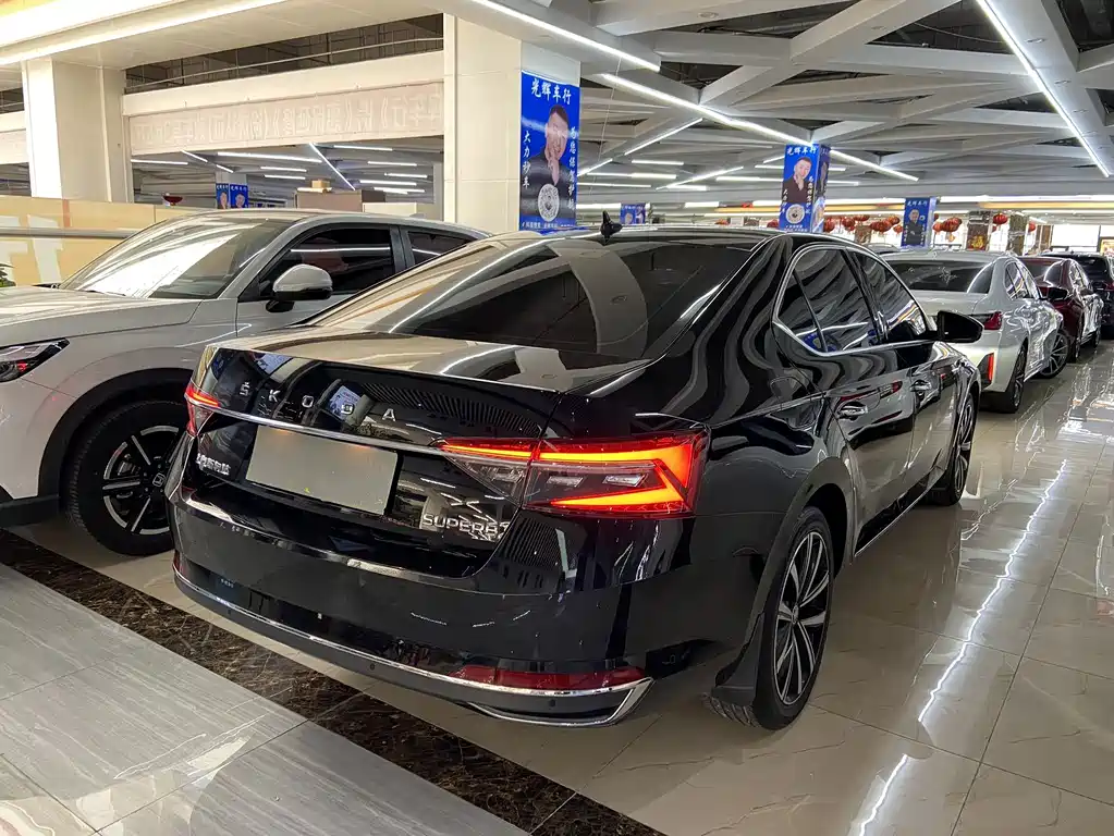 Skoda Superb — фото 4
