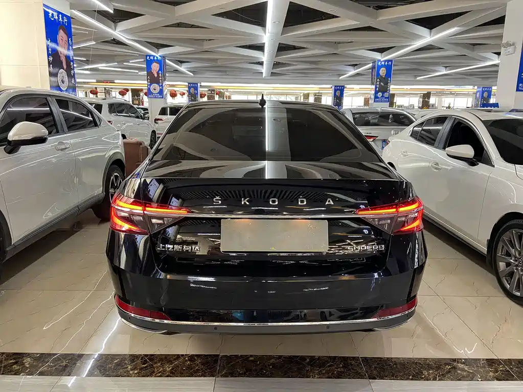 Skoda Superb — фото 5