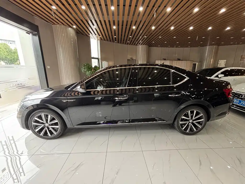 Skoda Superb — фото 2