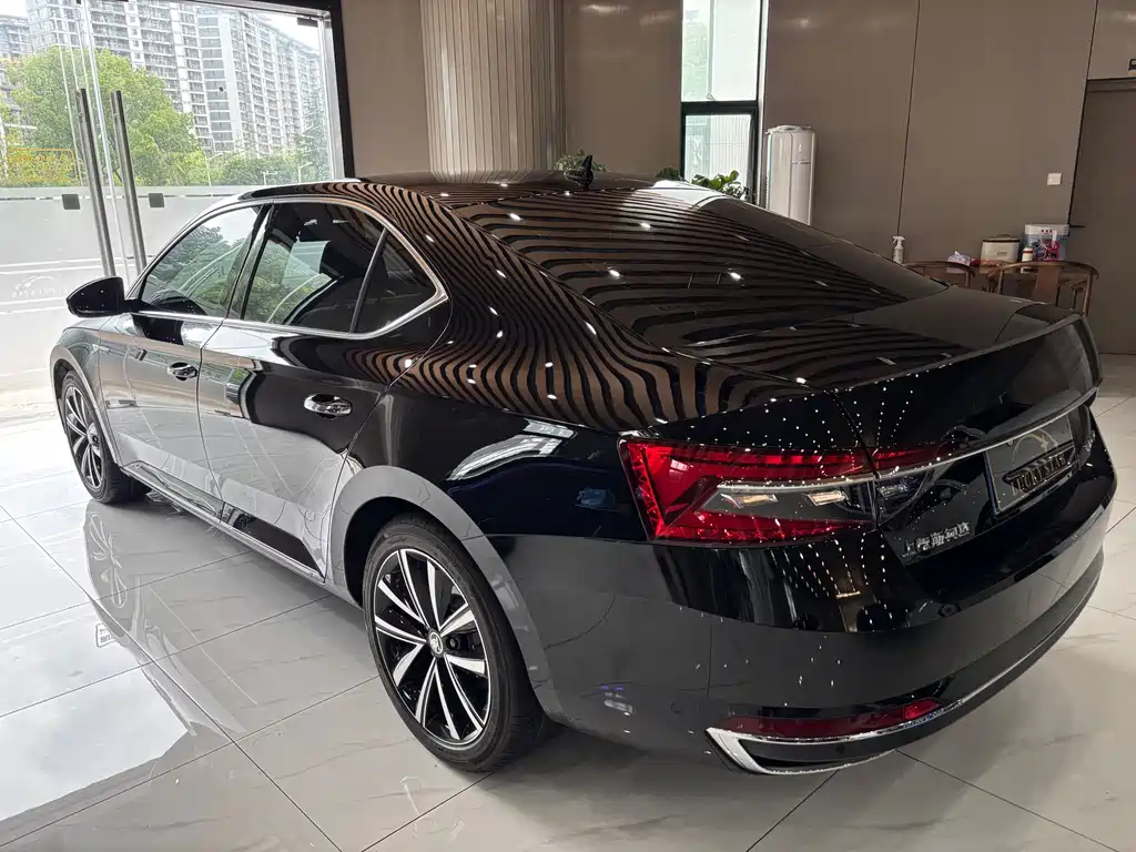 Skoda Superb — фото 3