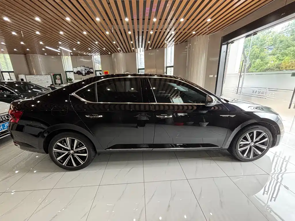 Skoda Superb — фото 6