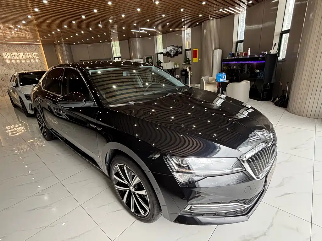 Skoda Superb — фото 7