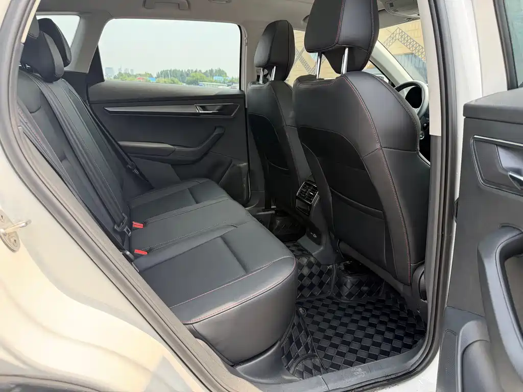 Skoda Karoq — фото 19