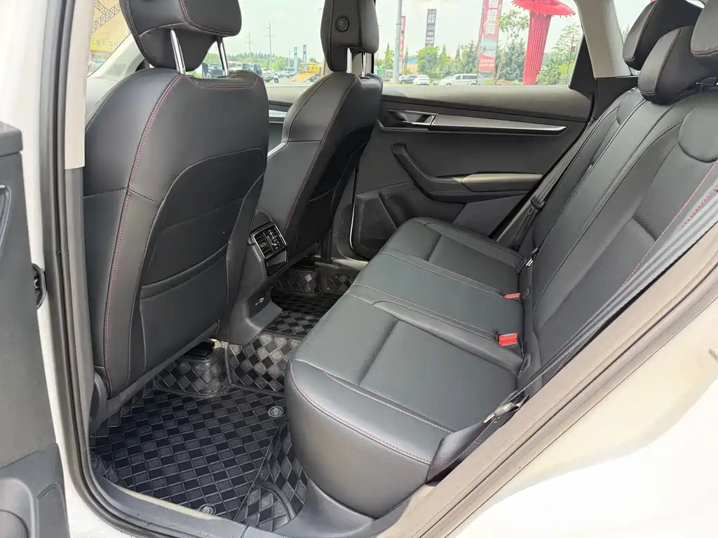 Skoda Karoq — фото 9