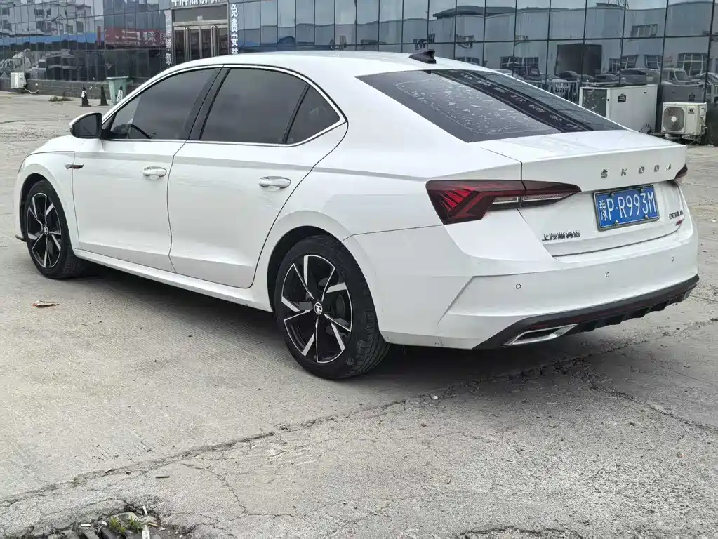 Skoda Octavia — фото 7