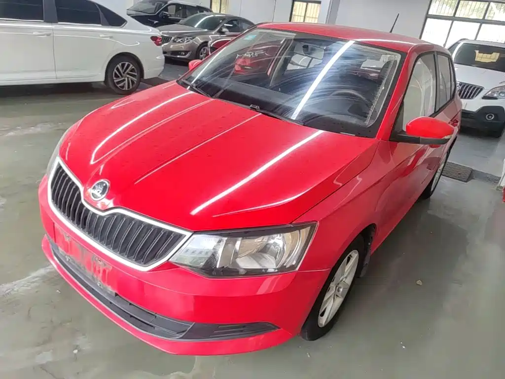 Skoda Fabia — фото 2