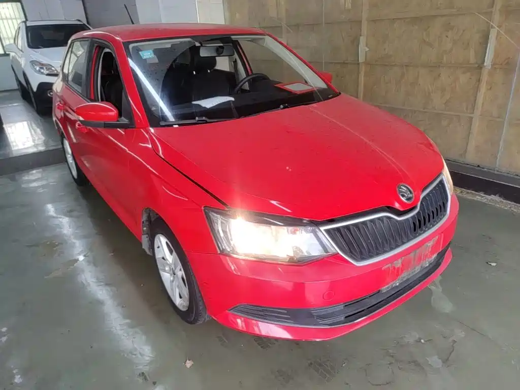 Skoda Fabia — фото 4