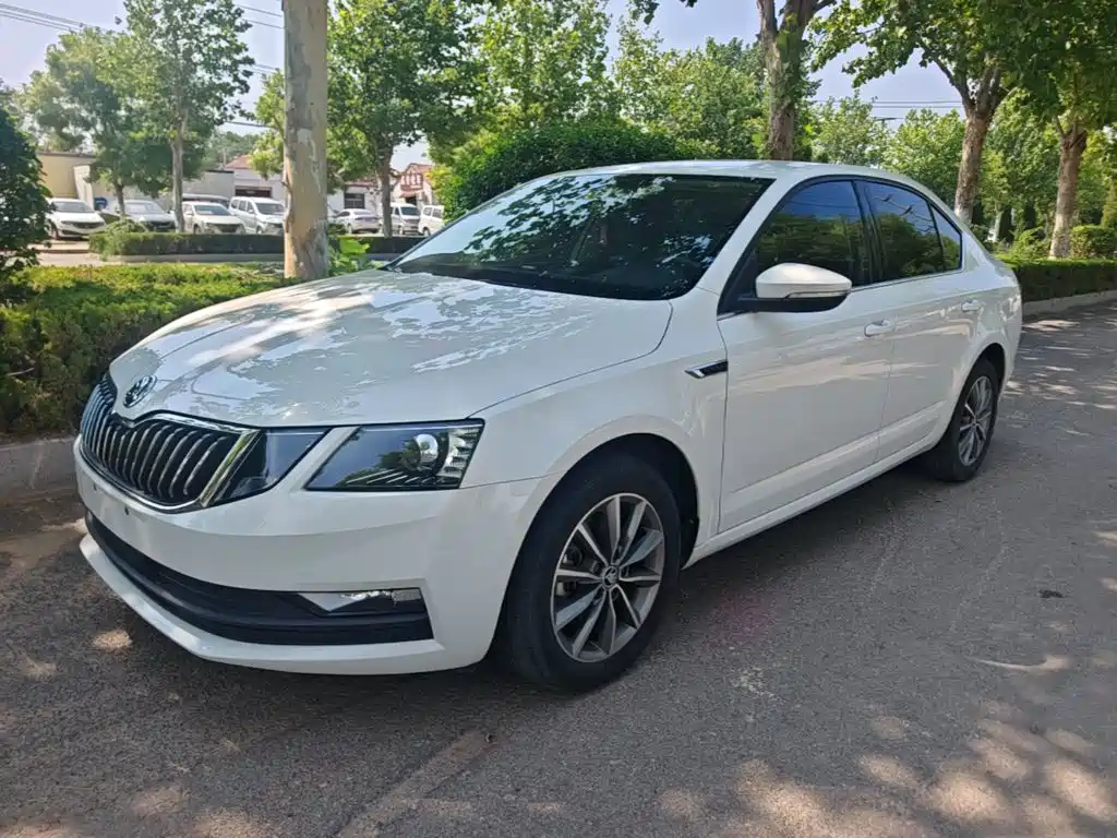 Skoda Octavia — фото 2