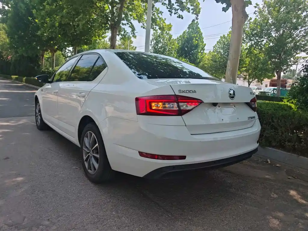 Skoda Octavia — фото 5