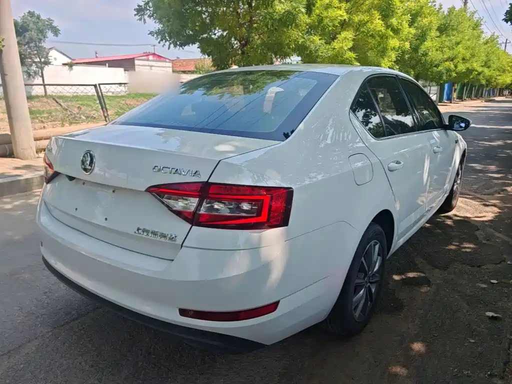 Skoda Octavia — фото 7