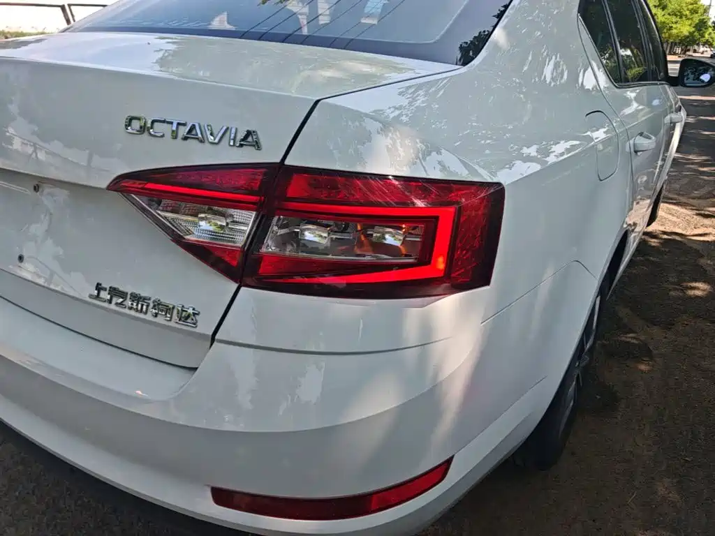 Skoda Octavia — фото 8