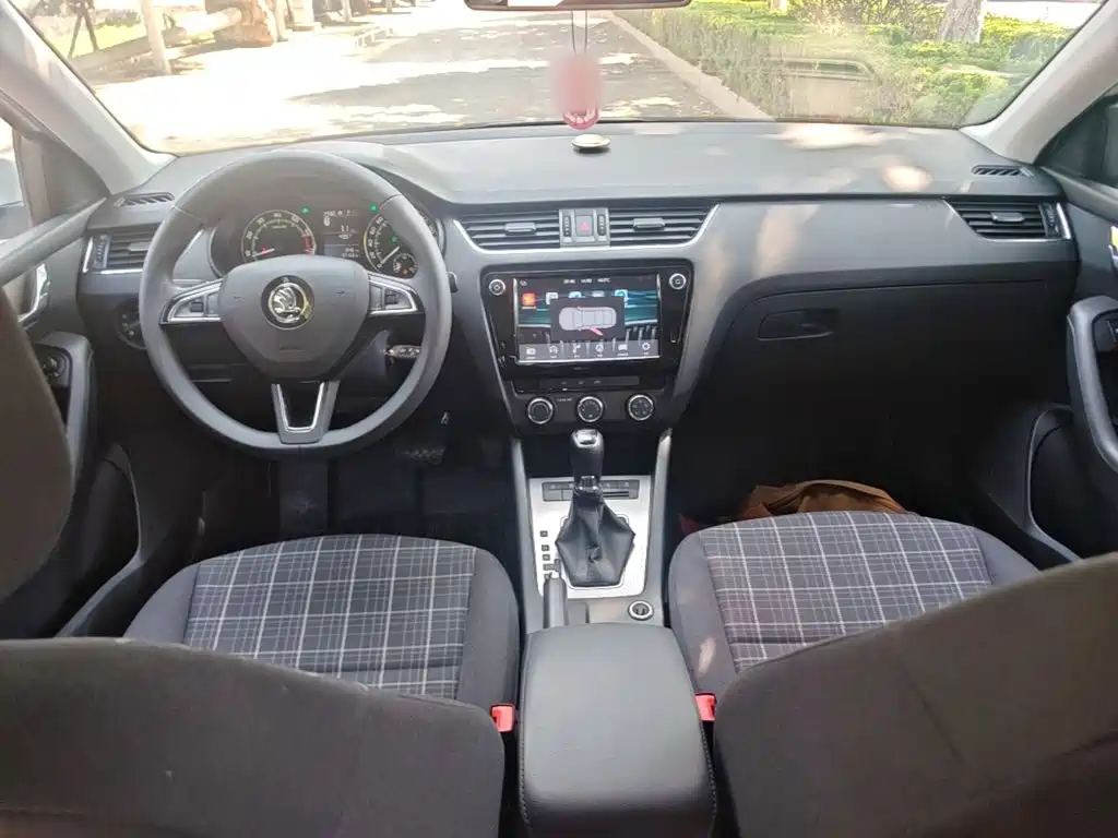Skoda Octavia — фото 10