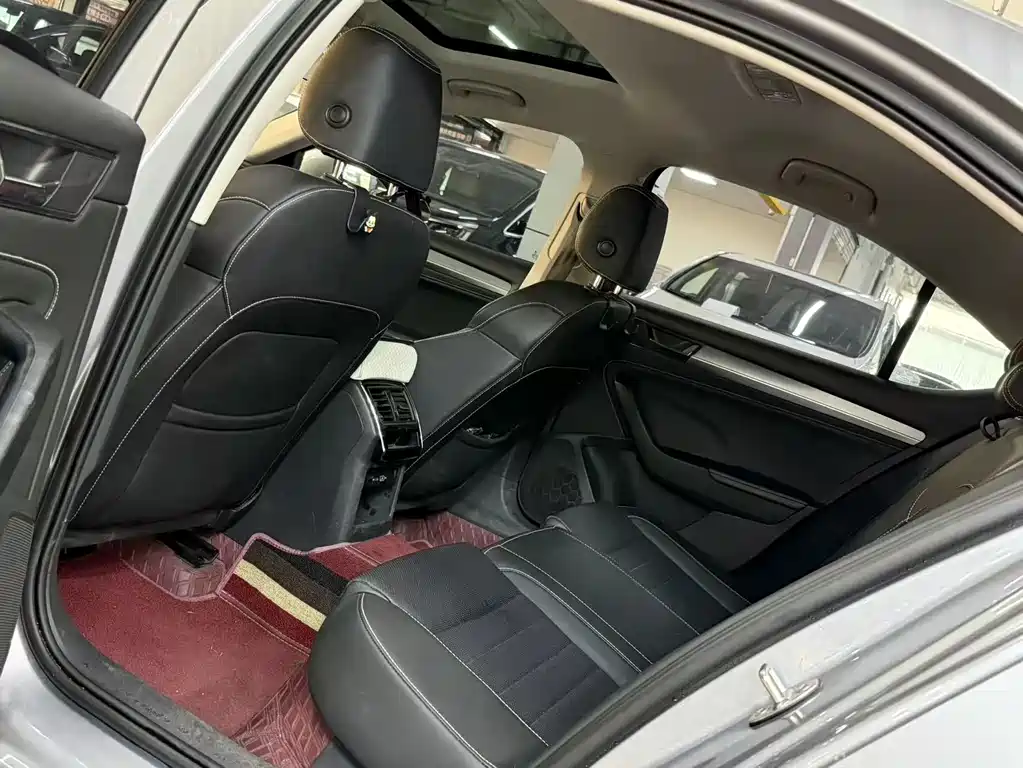 Skoda Superb — фото 5