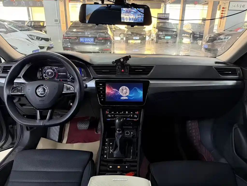 Skoda Superb — фото 6