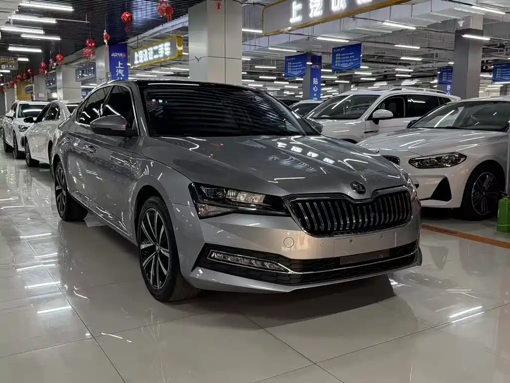 Skoda Superb — фото 9