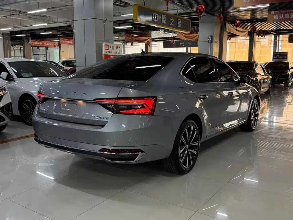 Skoda Superb — фото 10