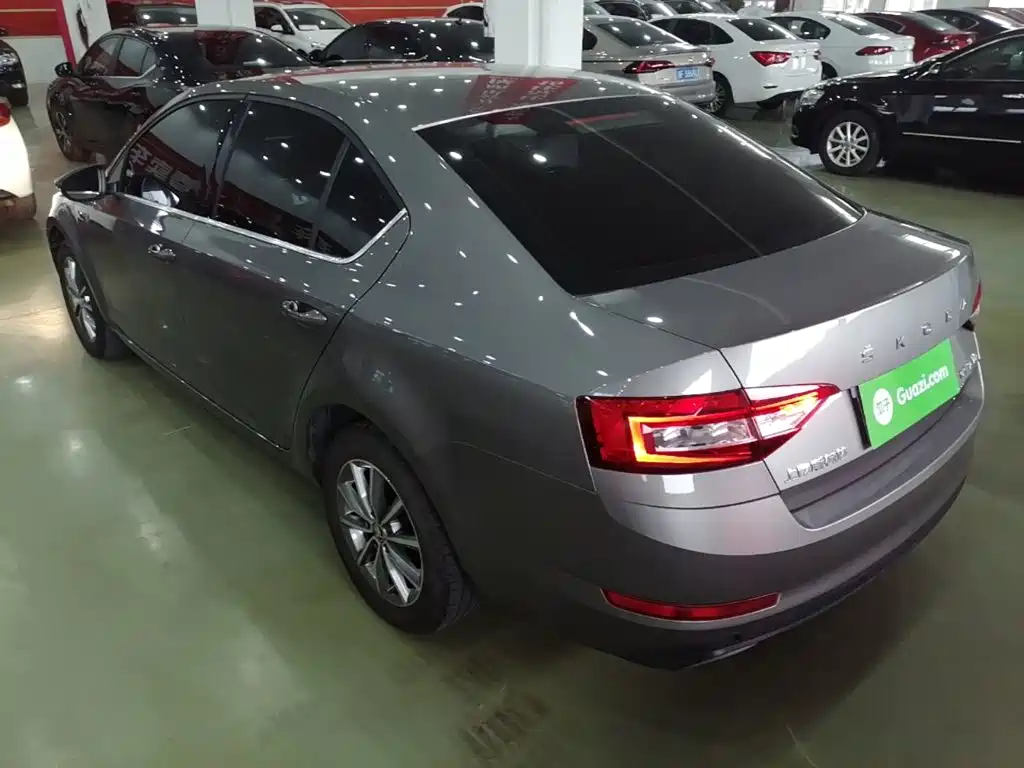 Skoda Octavia — фото 5
