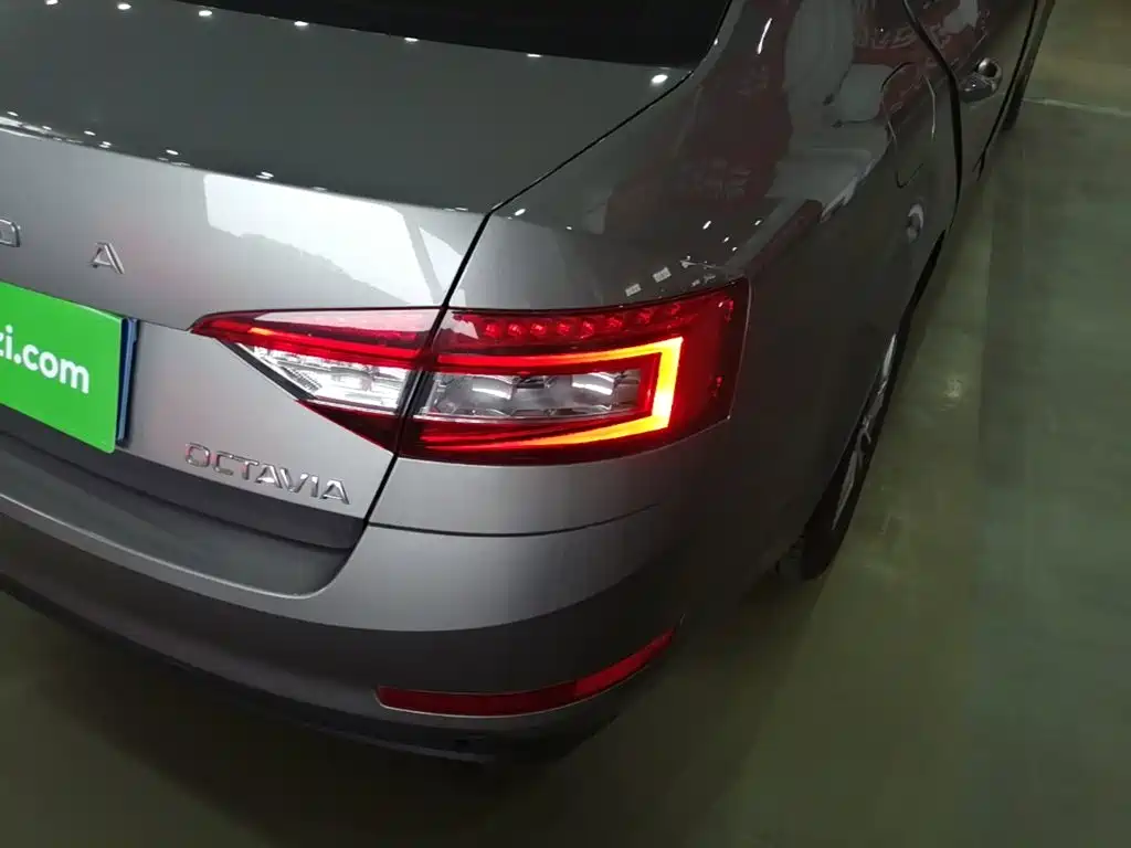 Skoda Octavia — фото 8
