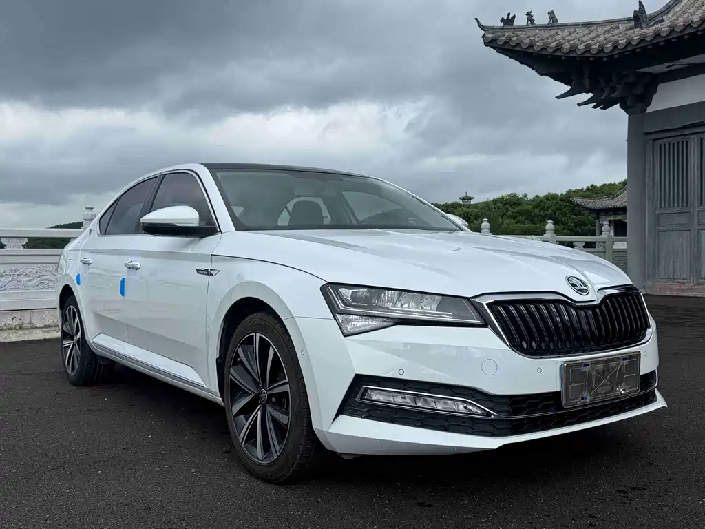 Skoda Superb — фото 3
