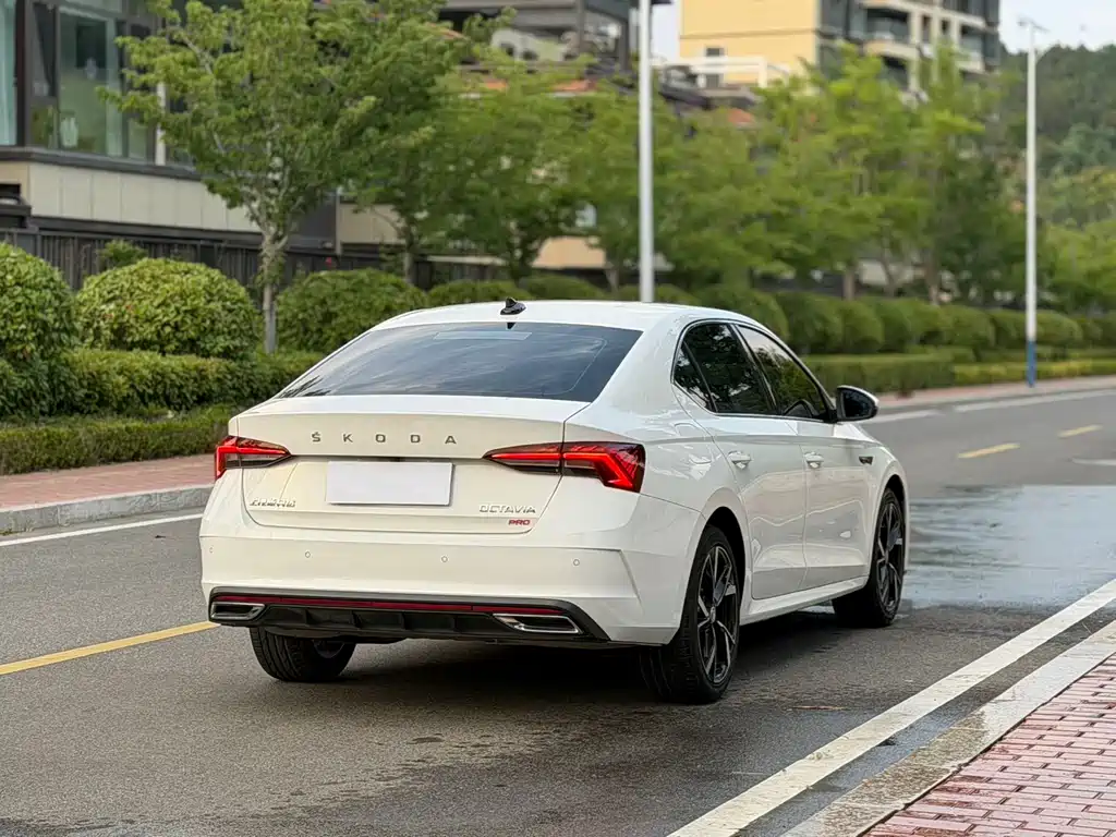 Skoda Octavia — фото 4