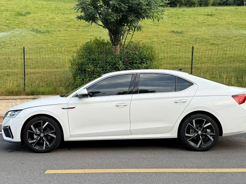 Skoda Octavia — фото 6