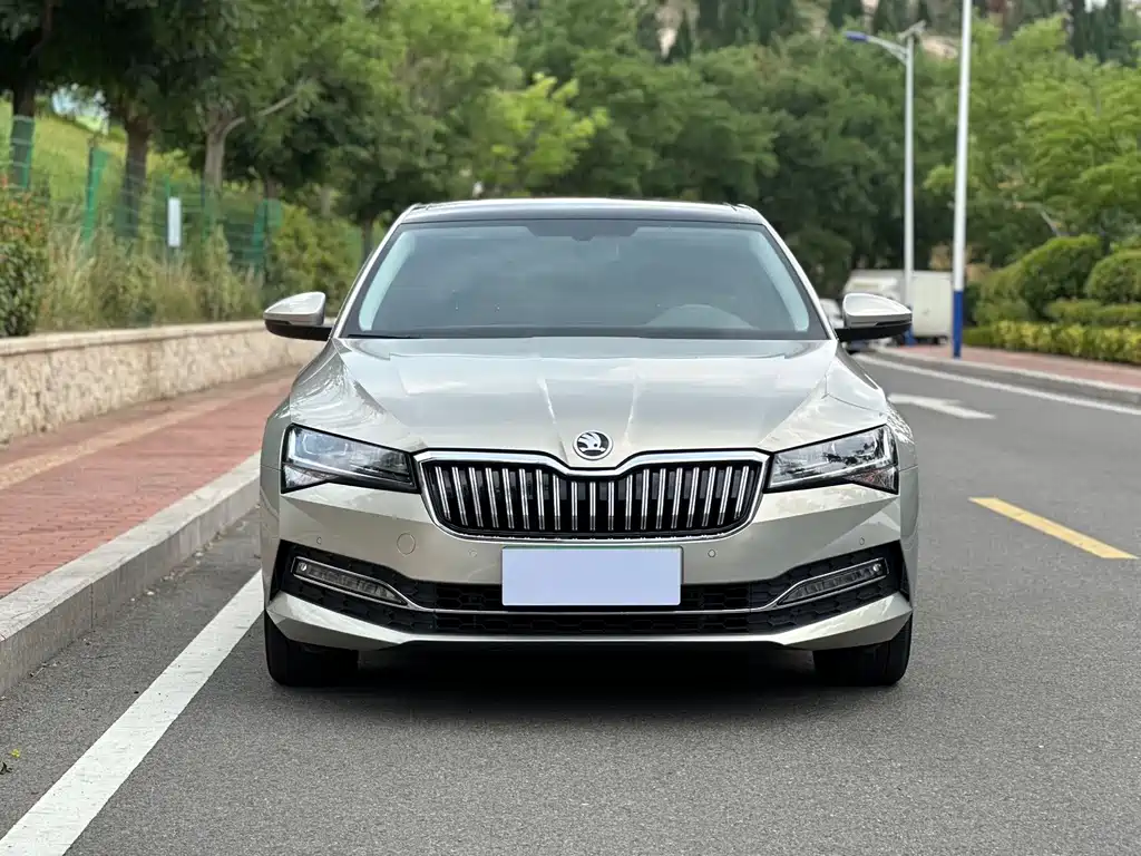 Skoda Superb — фото 2