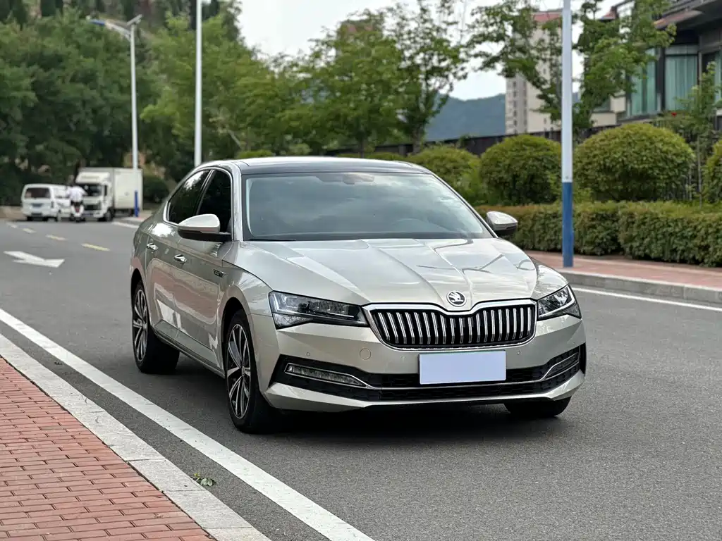 Skoda Superb — фото 3