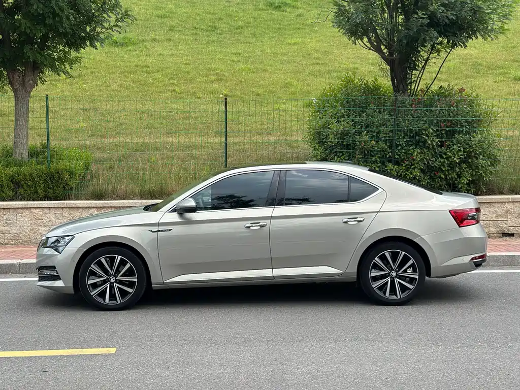 Skoda Superb — фото 4